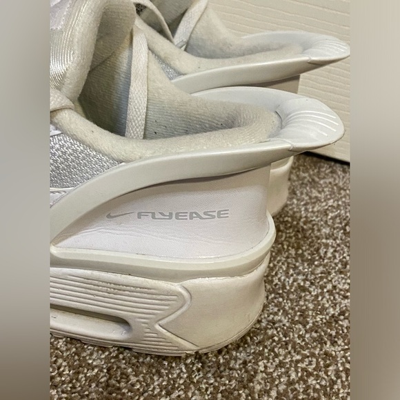 Nike Air Max 90 Flyease (GS) Triple White CV0526-102 Youth Sz 7Y EUC - Picture 4 of 7